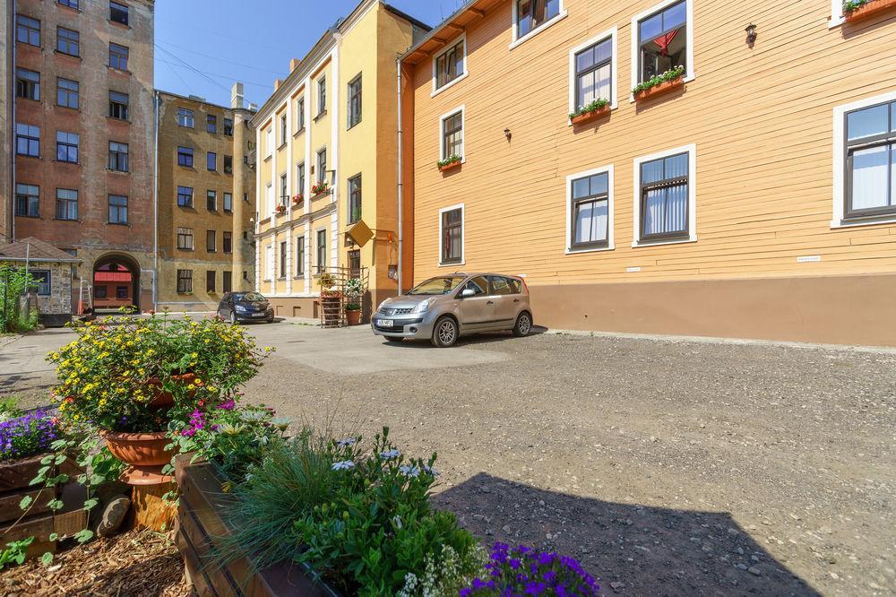 Knights Court Hotel Riga Ngoại thất bức ảnh